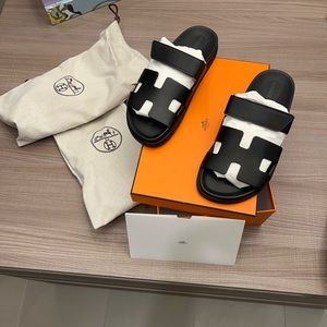 BNIB Brand new heremes chypre sandal black size 40